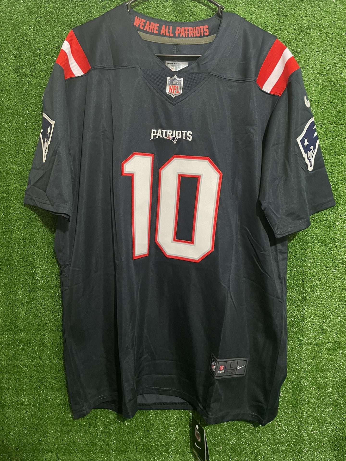 MAC JONES NEW ENGLAND PATRIOTS NIKE JERSEY BRAND NEW WITH TAGS SIZE LARGE