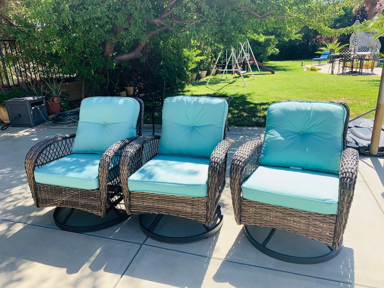 4 Outdoor Wicker Chairs And 2 Tables for Sale in Palmdale, CA - OfferUp
