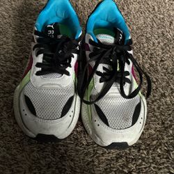 Running Shoes (pumas)