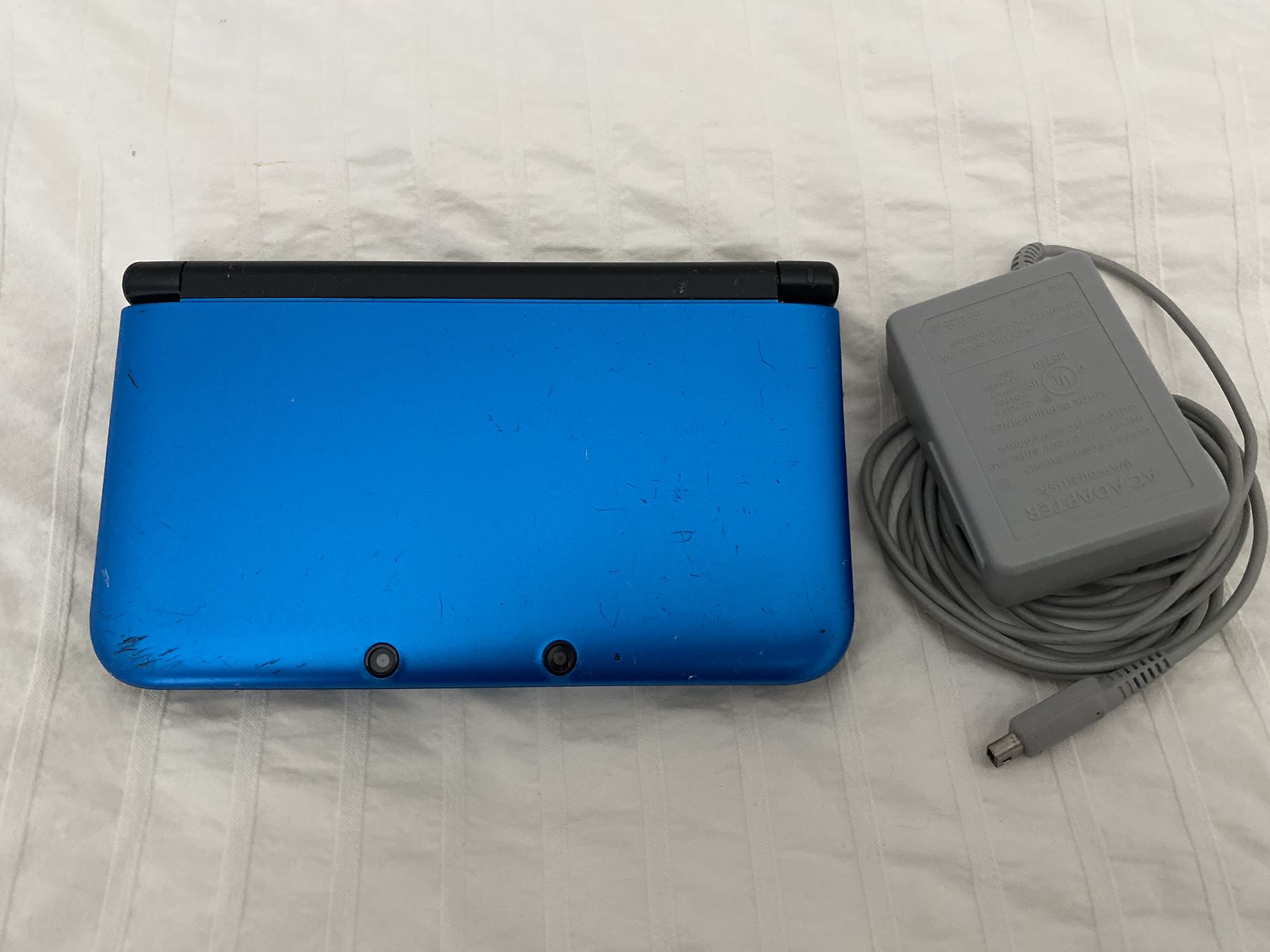 Nintendo 3DS XL blue