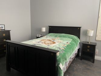 Complete Bedroom Set - Queen