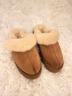 Ugg slippers size 7