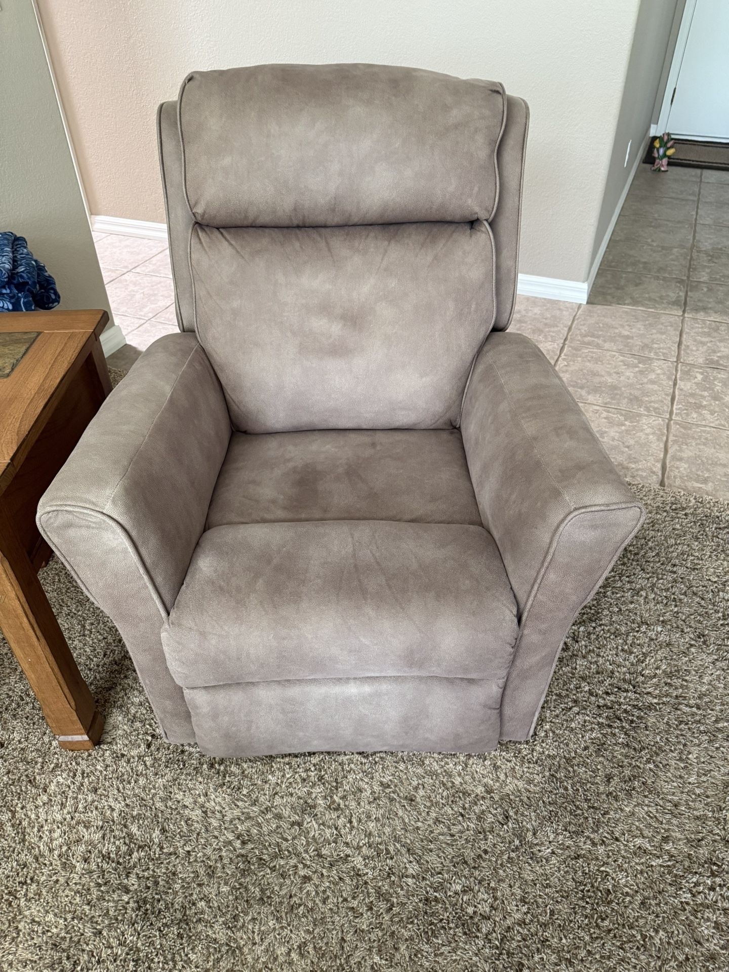 Small Recliner 