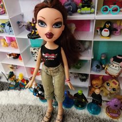 Bratz Look At Picture For Condition