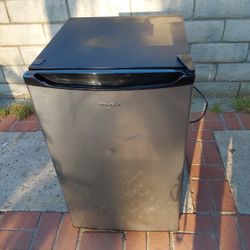 Whirlpool Refrigerator  Modelo:WH43S1E 
