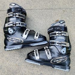 NEW DALBELLO SKI BOOTS SIZE 8