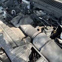 2003 Ford Expedition With 5.4 Engine For Parts.