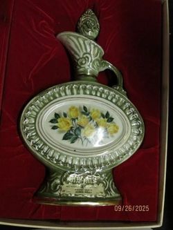 Vintage Jim Beam Yellow Rose Decanter w/ Original Box (Empty)
