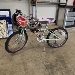 Girls’ Bike with Basket & Helmet – Good Condition!