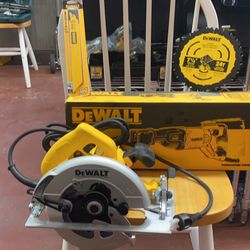 15 Amp Corded 7-1/4 in. Lightweight Circular Saw & 12 Amp Reciprocating Saw w/ Disc Blade