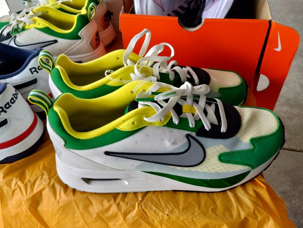 Oregon Duck Nike Air Max Shoes