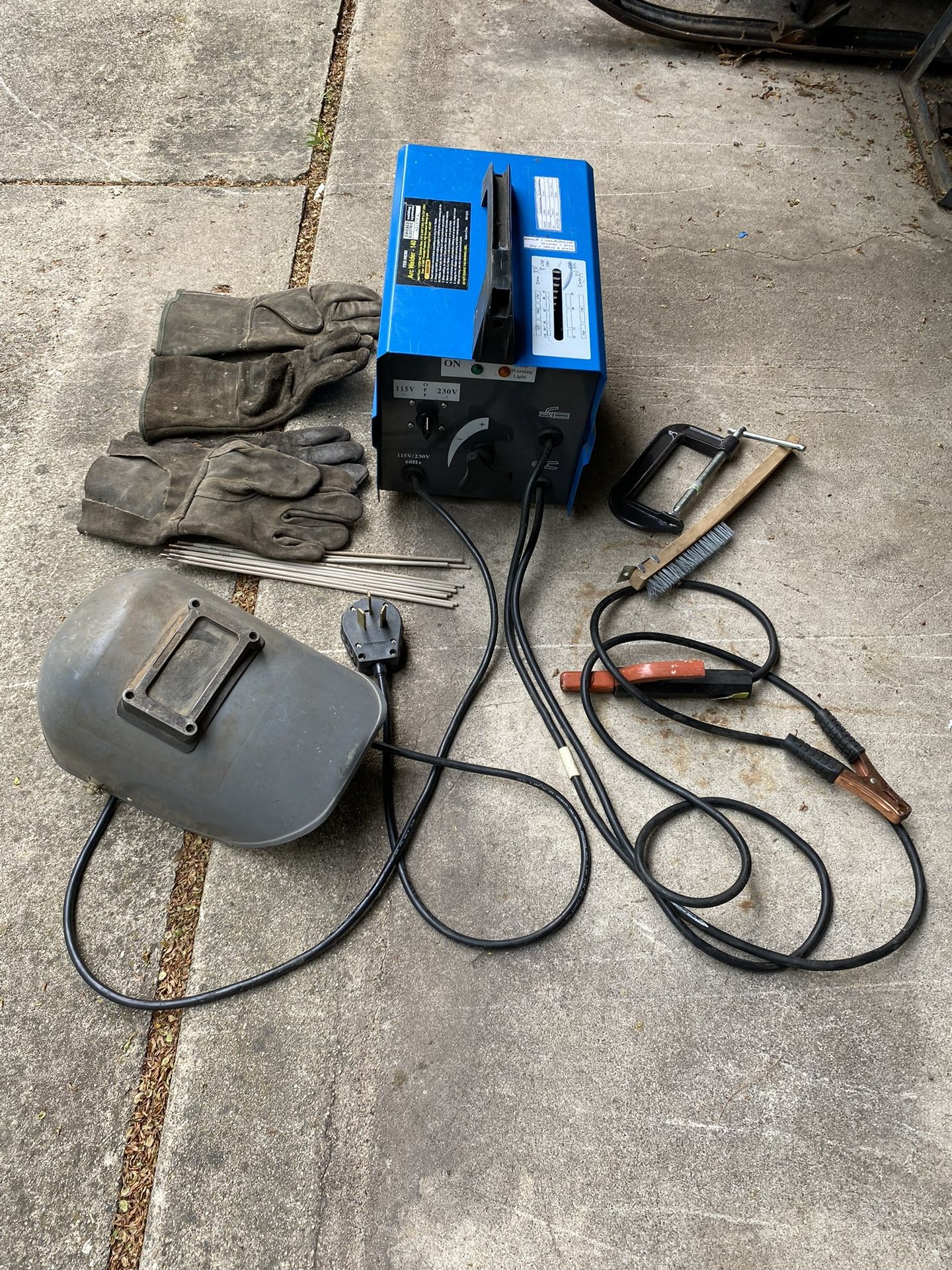 Chicago Welder 140 With Accesories