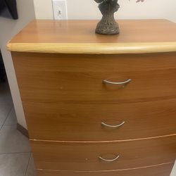 Dresser With 5 Drawer Like New