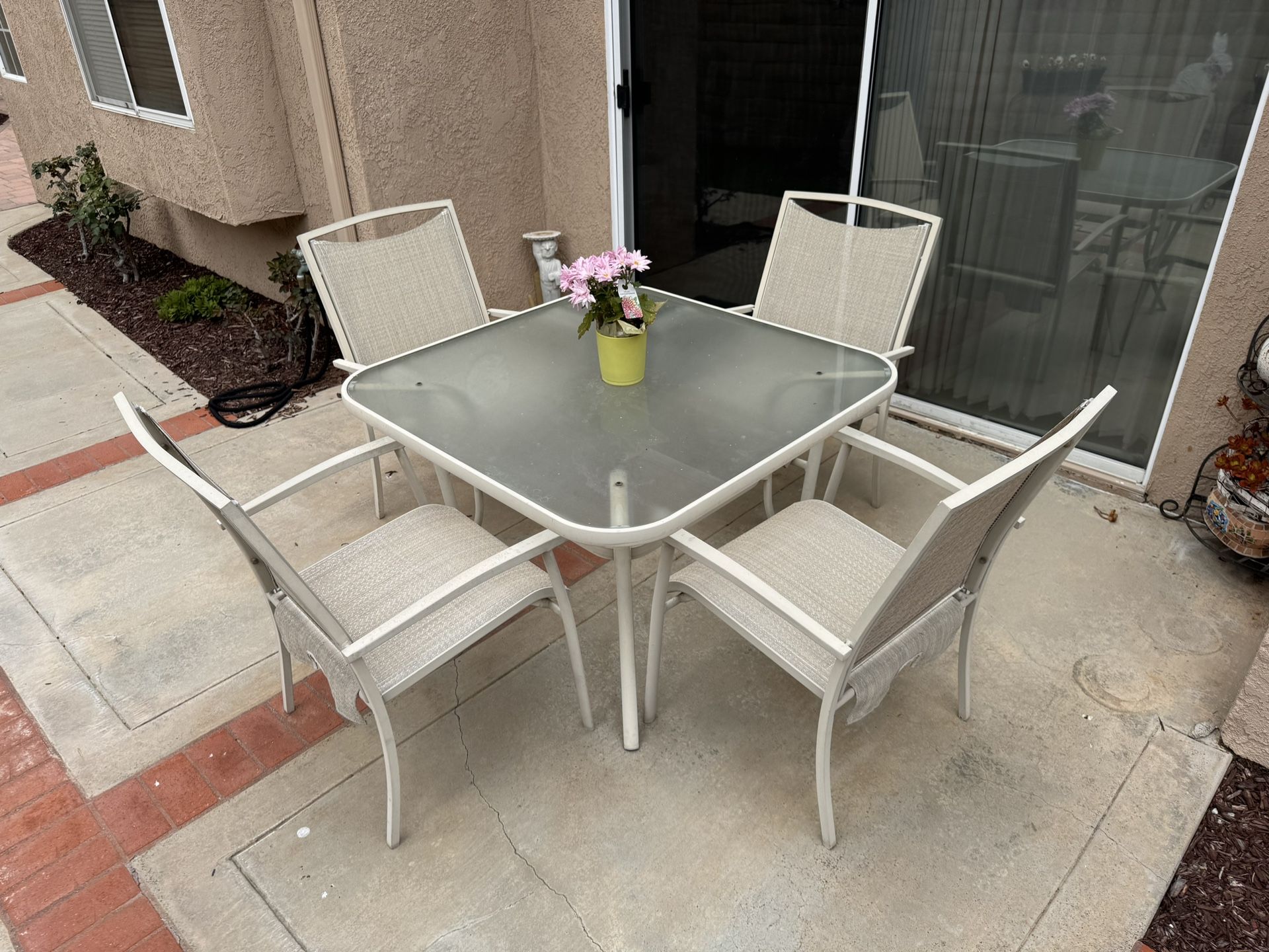 Outdoor Furniture Patio Table And Chairs 