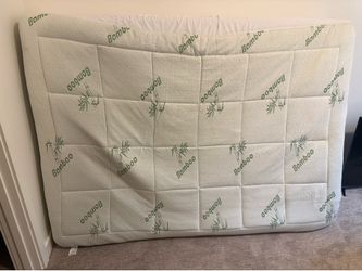 Full/Queen bed in a box w/bamboo topper