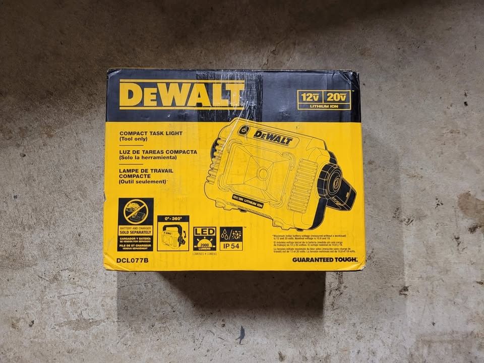 NEW DEWALT 20V MAX Compact Cordless Task Light - TOOL ONLY