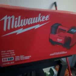 Milwaukee M18 Inflator