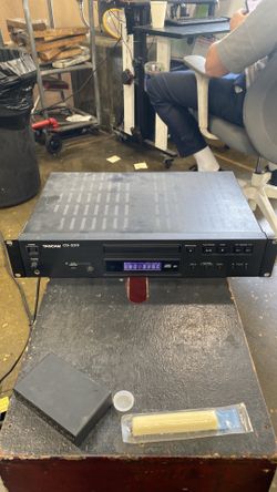 Tascam CD-200 cd player working when remove