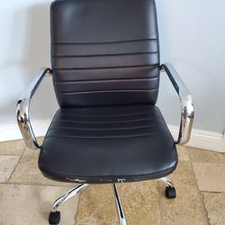 Black Office Chair w/ Armeests