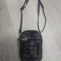 NEW BLACK SHOULDER CROSSBODY PURSE 3 ZIPPER POCKETS 5" X 7"