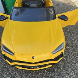 12V Lamborghini Urus Kids Ride-On Car - Electric Motorized Vehicle