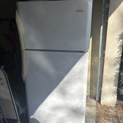 Fridgidaire Full size fridge 