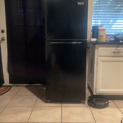 4 Month Old Refrigerator -all Accessories included And Extra Shelves 