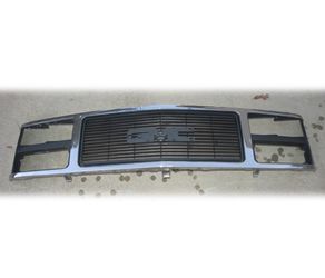 OEM GM 1988-1993 GMC 1500 2500 3500 YUKON QUAD LAMP CHROME GRILLE 88-93 (15615109)