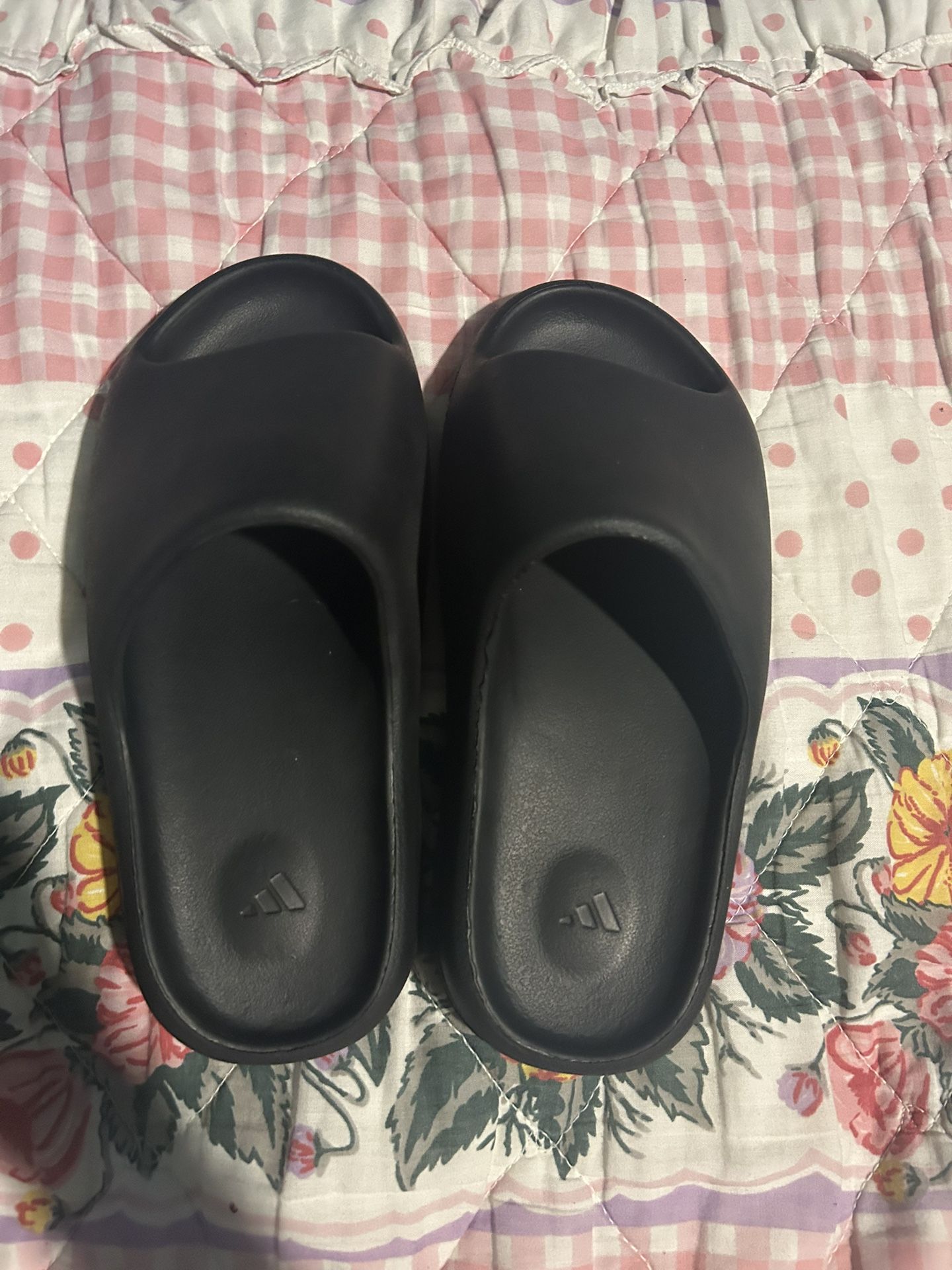 Black Yeezy Slide