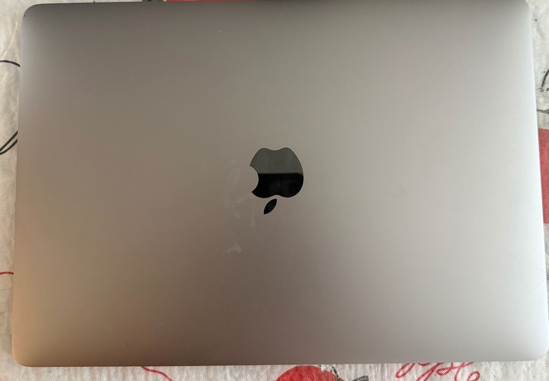 MacBook Pro ( 13 inch,2017 ) 2.3 GHZ Dual Core Intel Core I5 16 GB Ram & 256 GB SSD