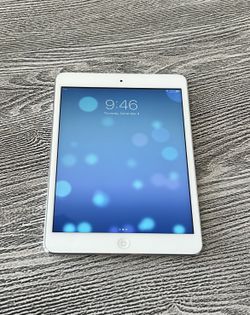 Apple iPad Mini 2 in excellent condition. $40