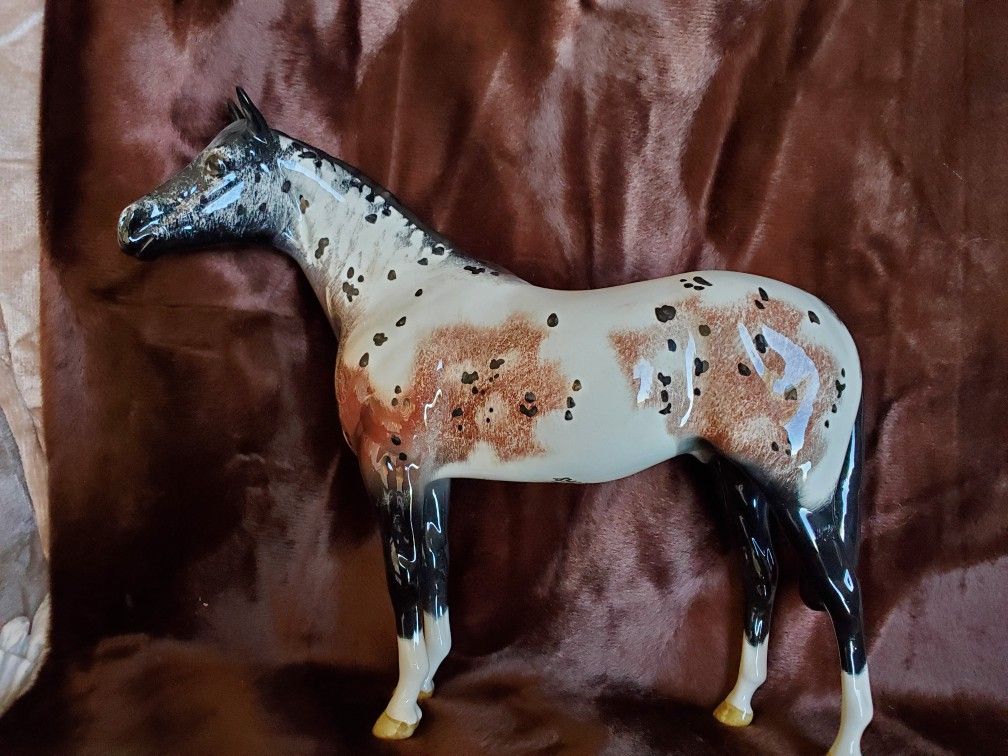 BONE CHINA HORSE FIGURINE ROYAL DOULTON RETIRED