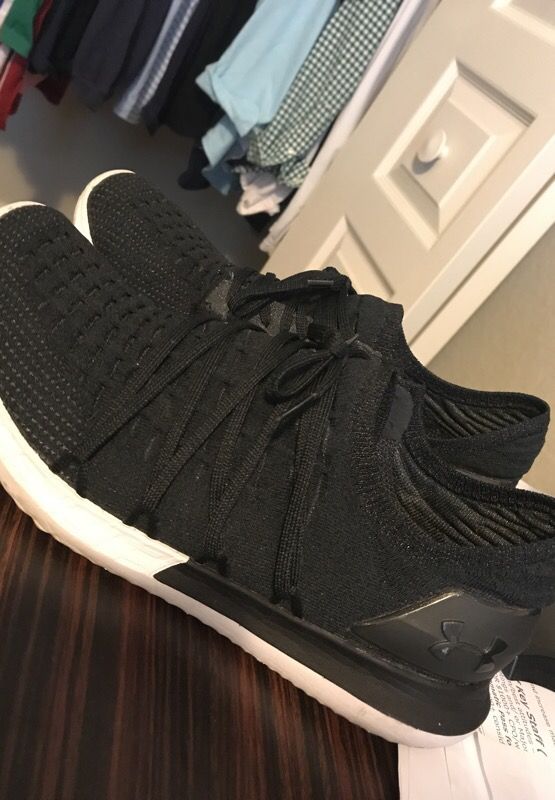 Flynit under armour running shoes
