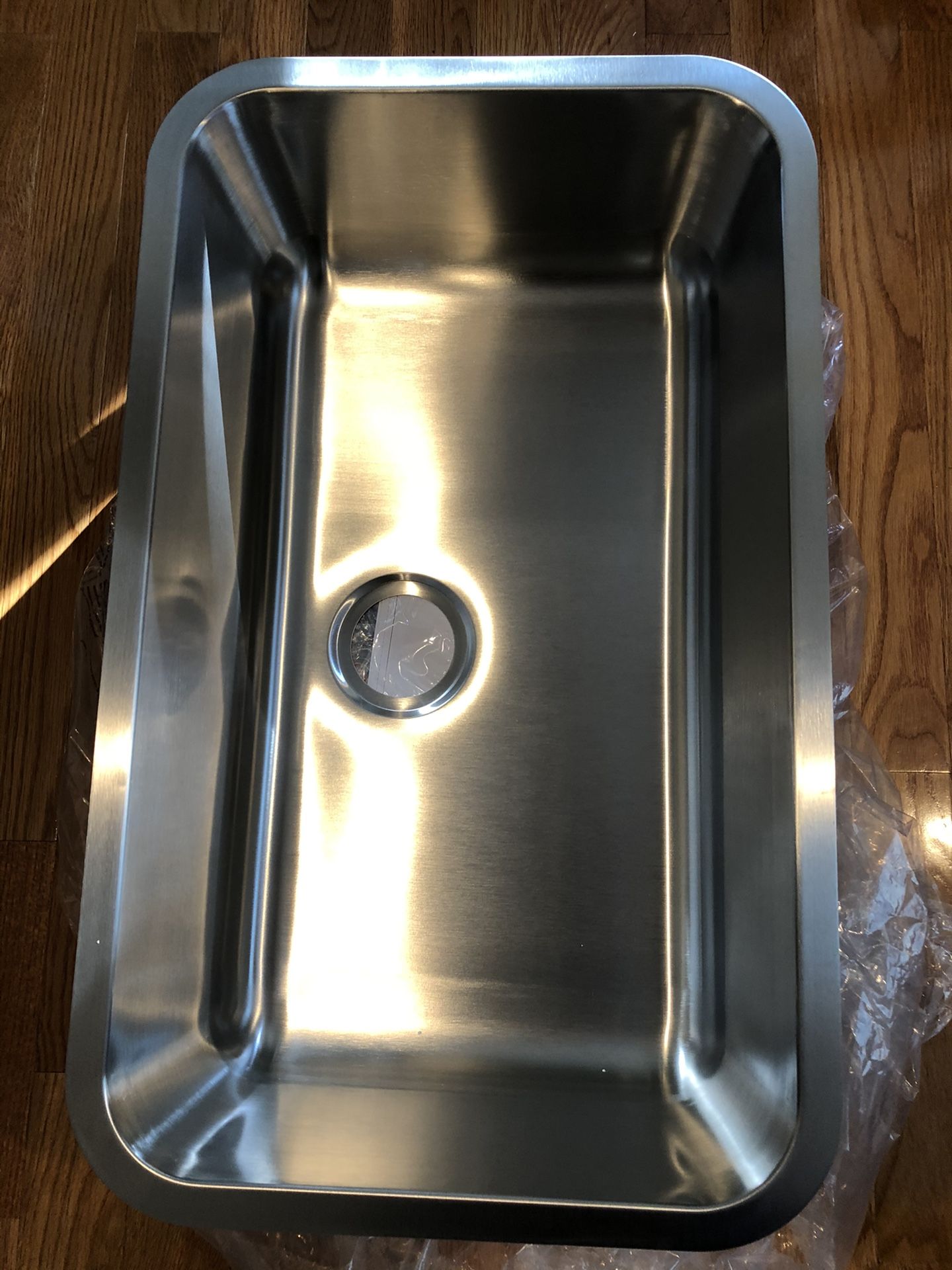 Kitchen Stainless sink 16 gauge in new mint condition