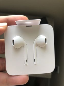 Brand new apple earphones