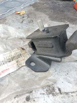 NEW OEM TOYOTA TUNDRA MOUNT 2004 TO 2006
