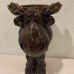 Large Vintage Moose Planter 17”x10” Wide For Indoor Or Outdoor   Very unique and rare planter, if you see it here , it is available. Local pick up or 