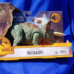 Jurassic World Triceratops