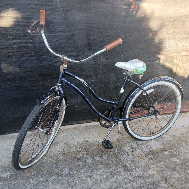Huffy's Girls Beach Cruiser Bicycle