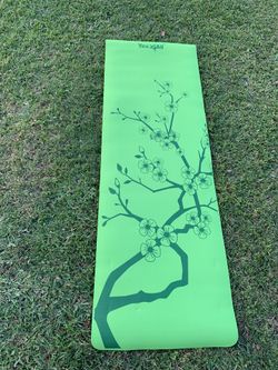 Yoga mat-brand New-thick and great quality.