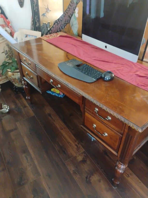 Computer Desktop With 5 Drawers