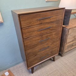 Hojen Chest