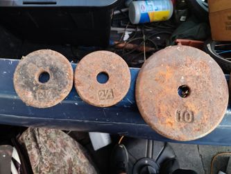 10 pound dumbell, 10 pound free weight. 2 1/2 free weights and 1 10 pound free weight for 20 eollars