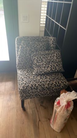 Accent Chair with Damask Pattern