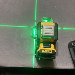 DEWALT 12V MAX Lithium-Ion 100 ft. Green Self-Leveling 3-Beam 360 Degree Laser Level with 1 Battery, Charger and Case
