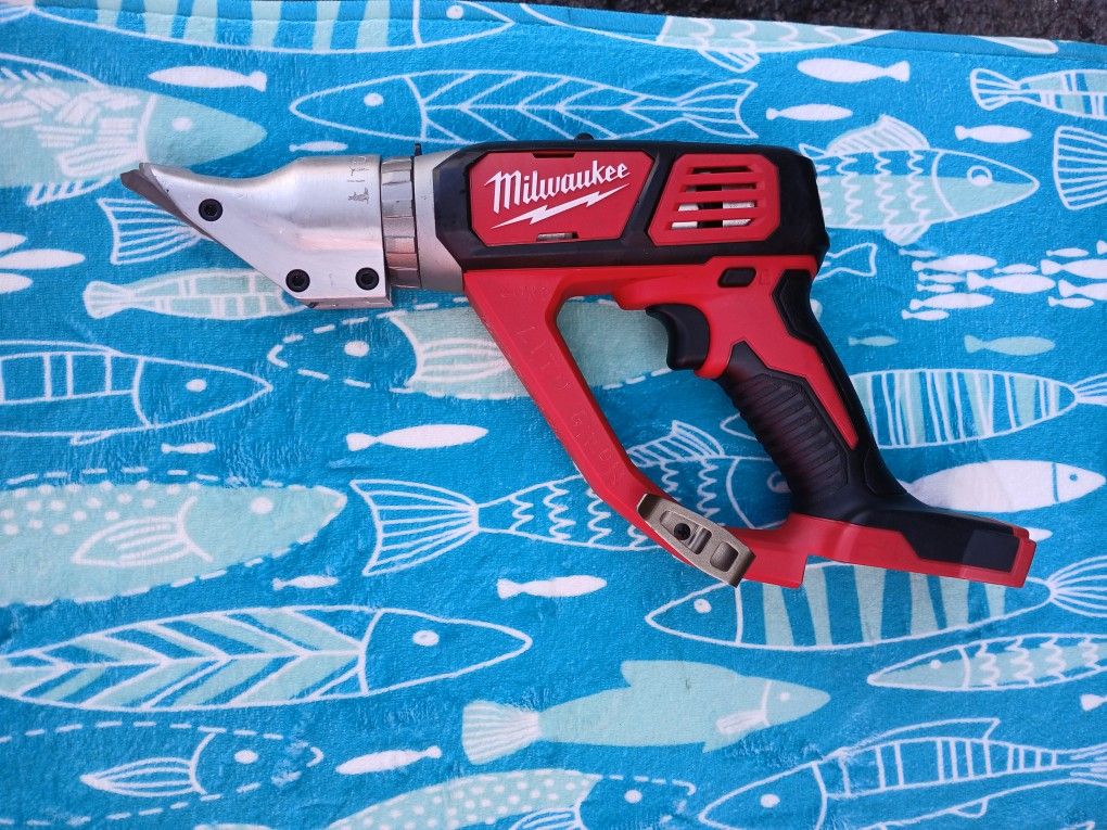 Maquina Milwaukke 18v Para Cortar Lamina Solo Herramienta