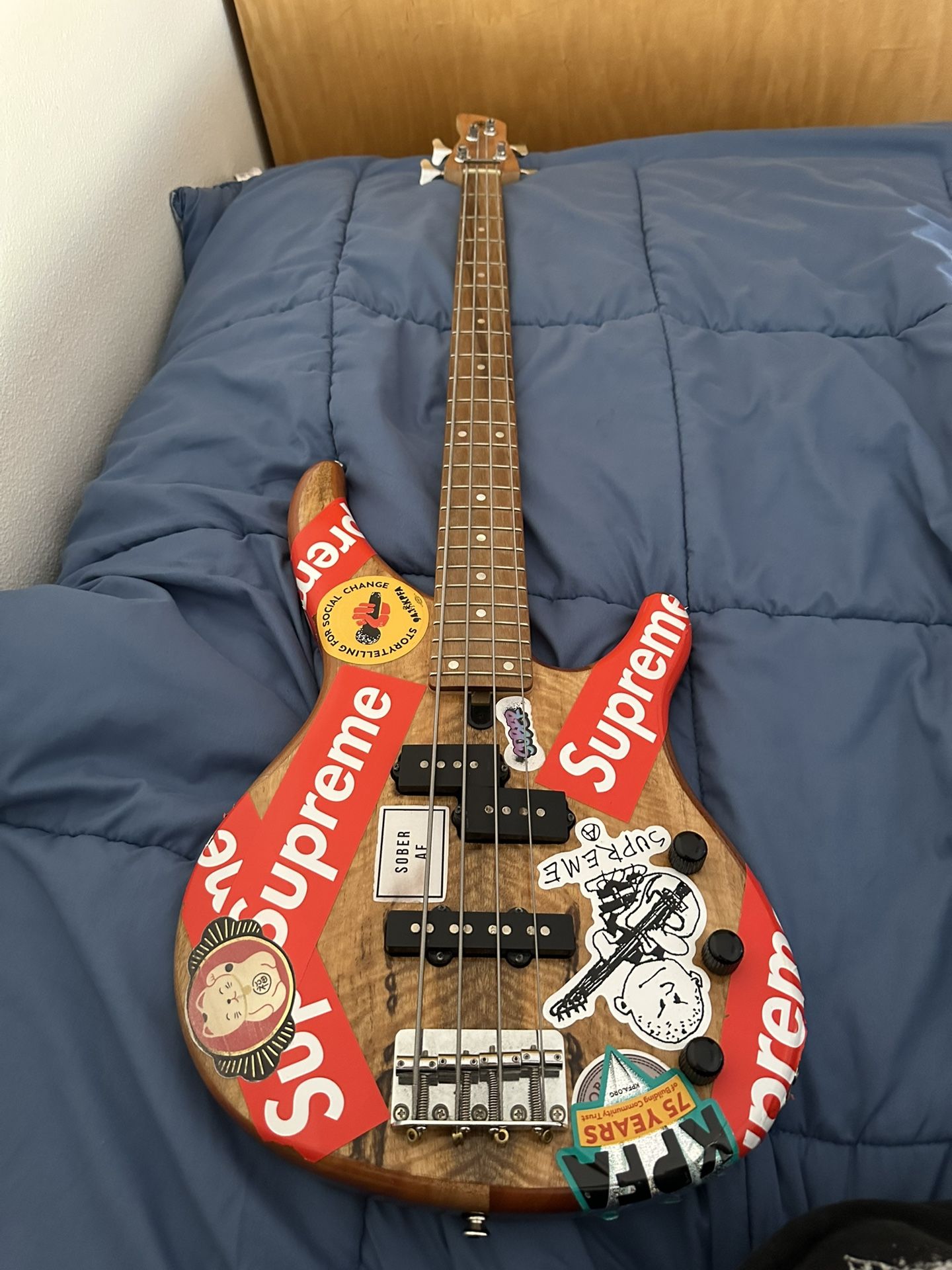 Yamaha Bass - Lots of stickers - Great condition