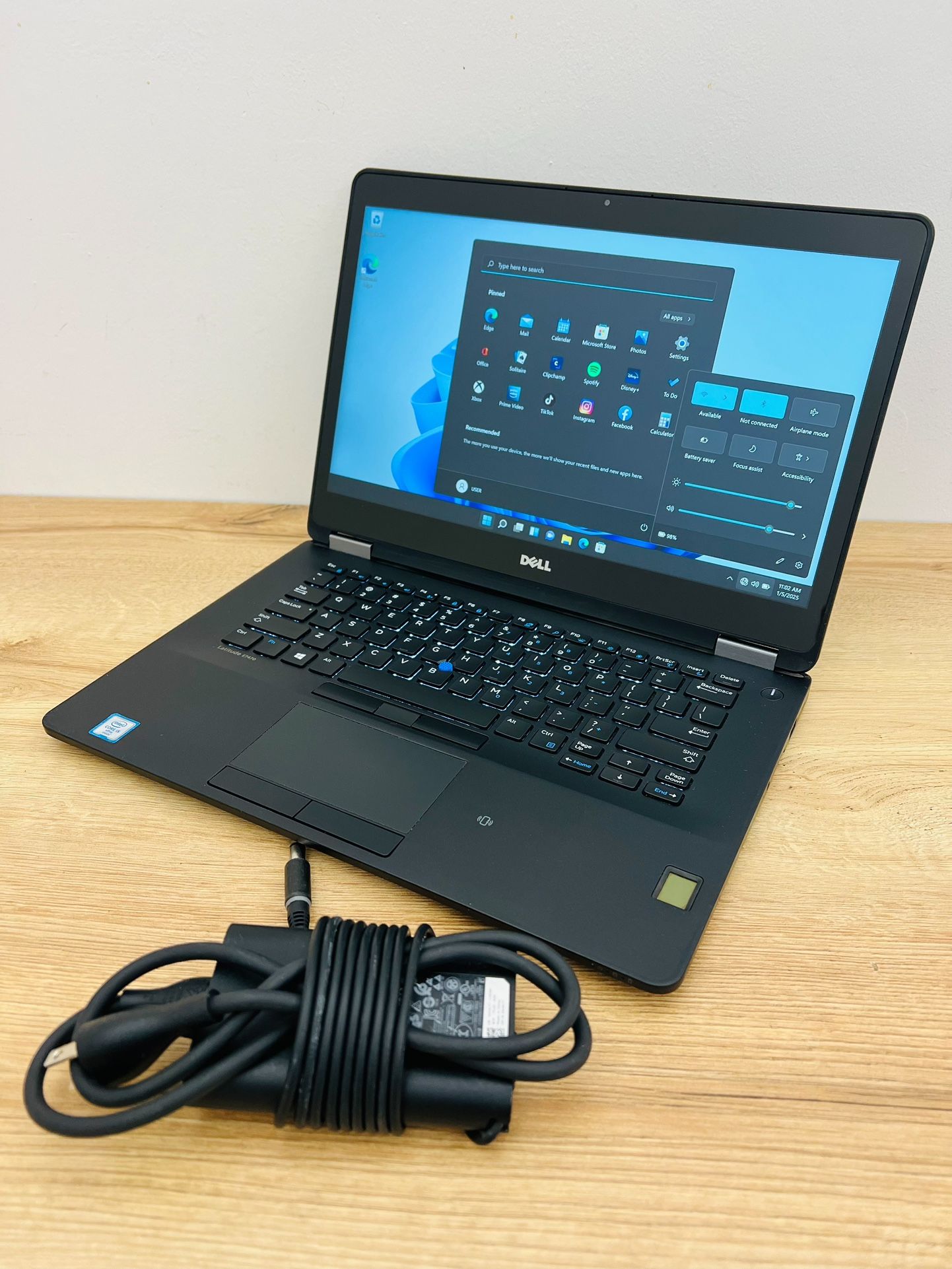 Dell i5 vPro QHD/2K touchscreen laptop / Windows 11 Pro / SSD 256GB / RAM 8GB / Camera / HDMI / Bluetooth / Charger / Backlit / Fingerprint