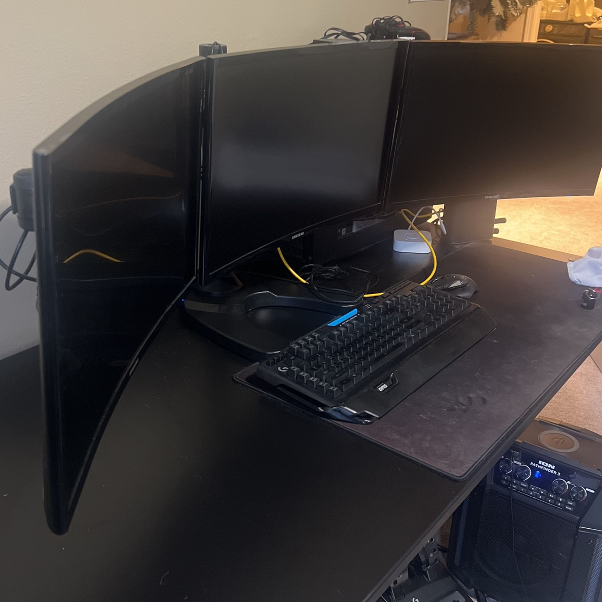 Triple Gaming Monitor Set Up