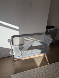 Newton Baby Bedside Bassinet | Grey (Only used for 1 month!!)